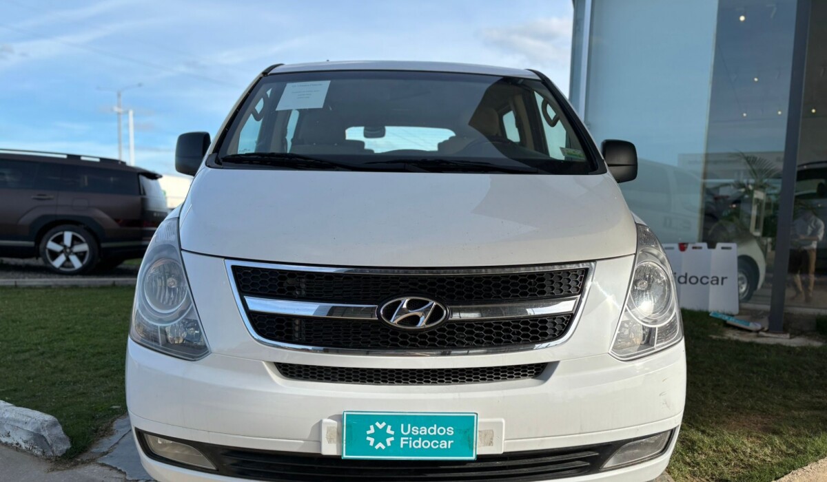 Hyundai H1 12Plz Minibus Diesel - 2014 Hyundai H1 12Plz Minibus Diesel - 2014