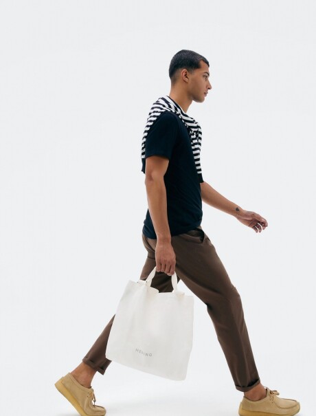 CAMISETAS BÁSICAS REGULAR WORLD NEGRO