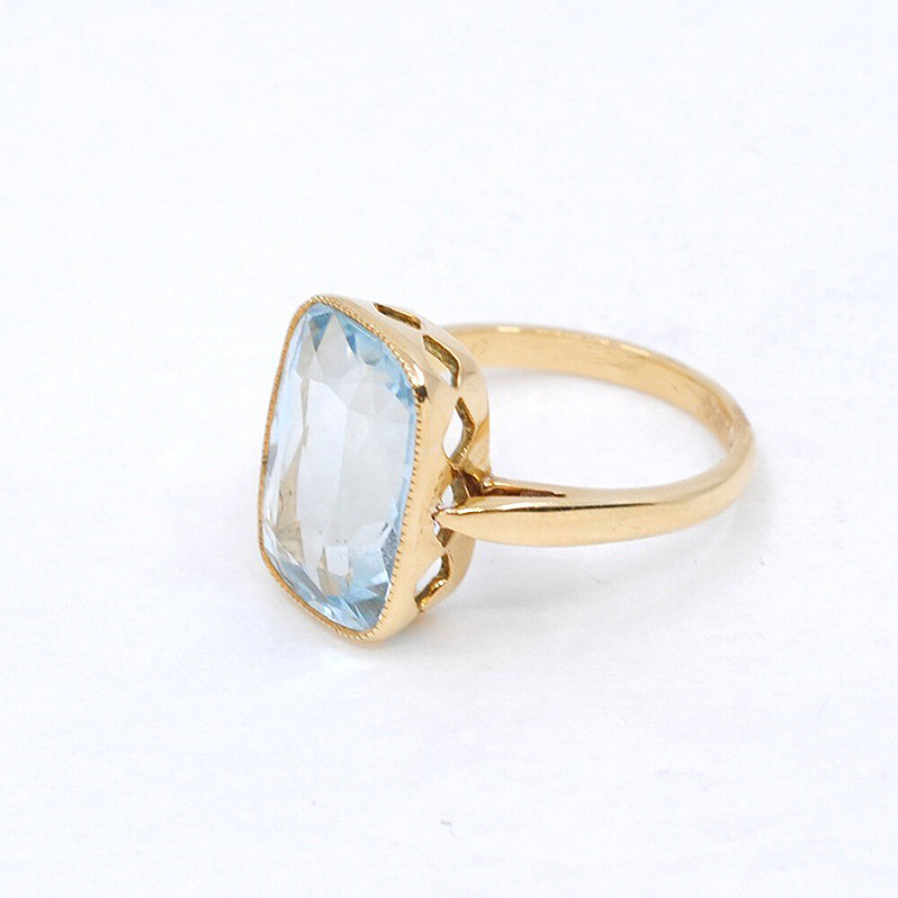 Anillo En Oro 18K Con Aguamarina Anillo En Oro 18K Con Aguamarina