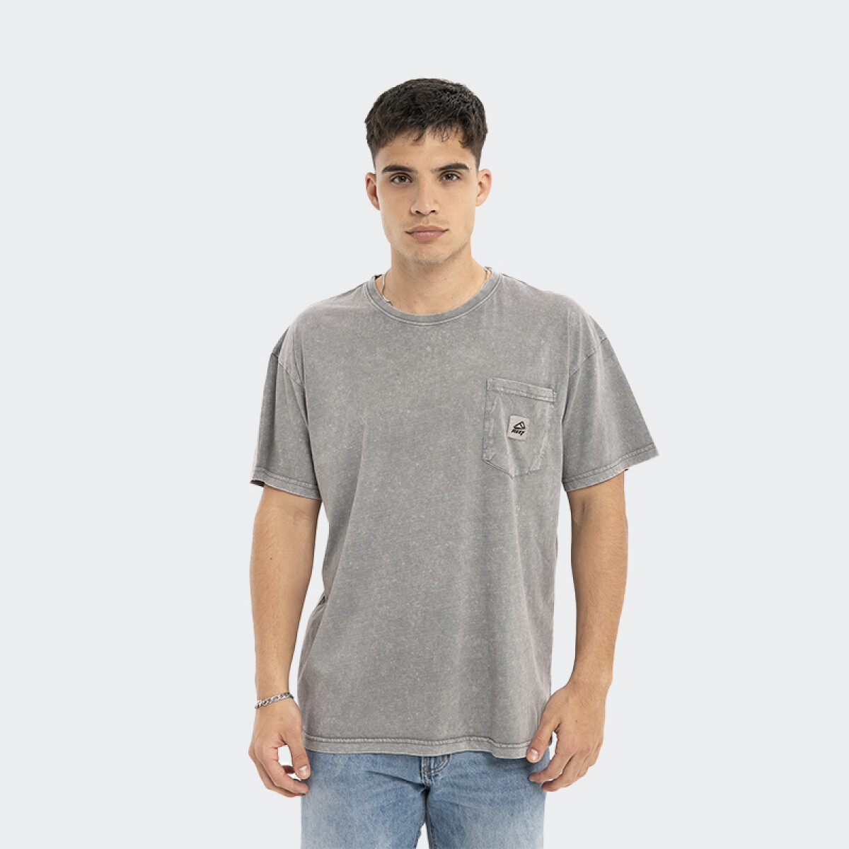 Remera Reef Oversize Pocket - Gris 