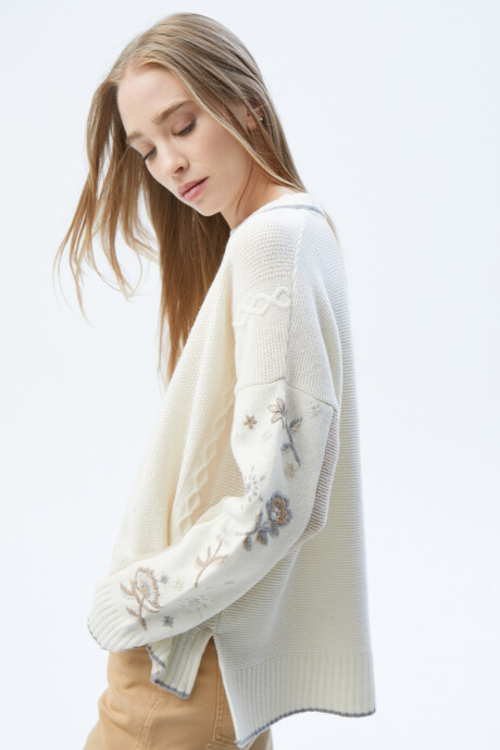 Nuevo Sweater Camelia Crudo