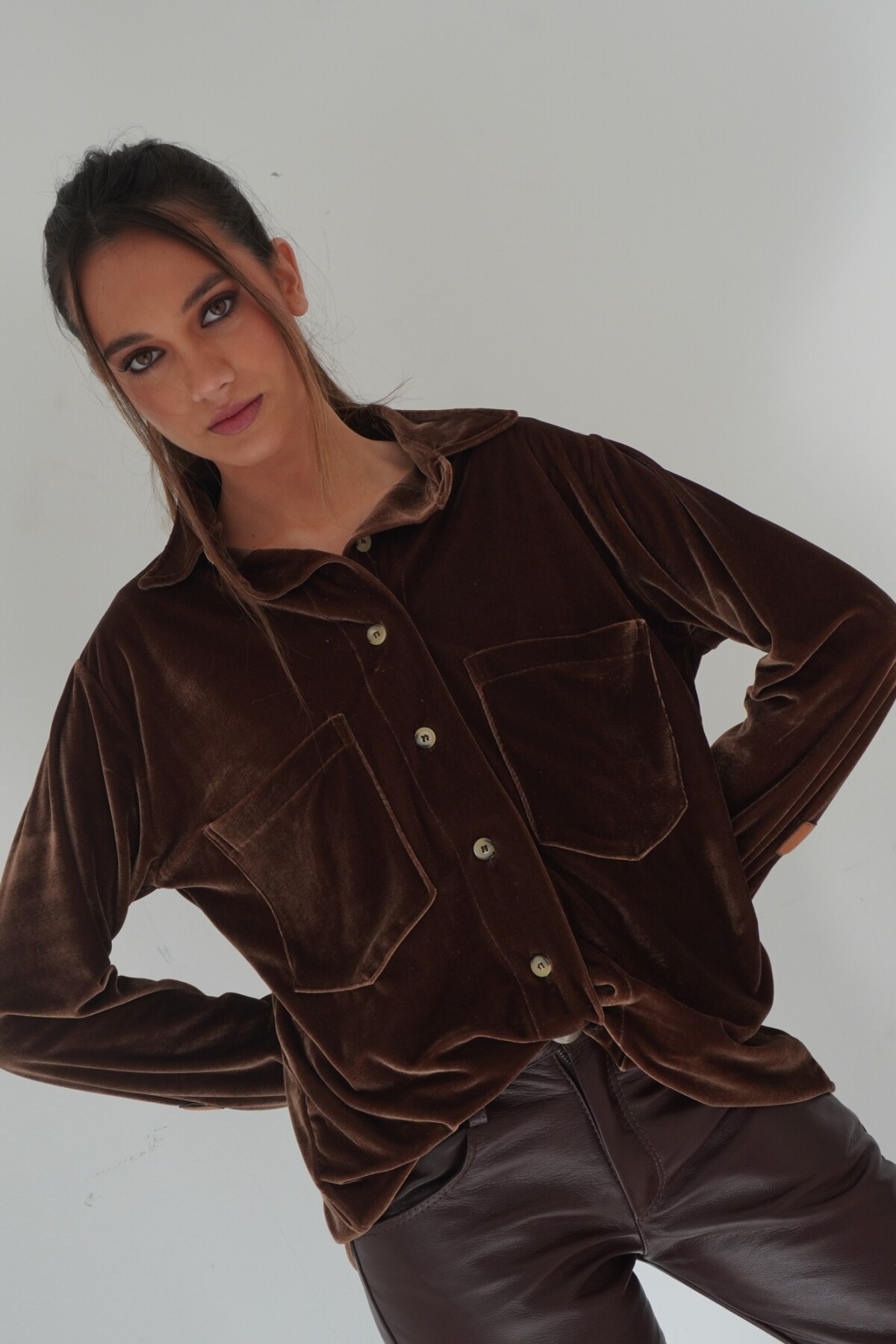 Velvet Shirt con Puño Chocolate