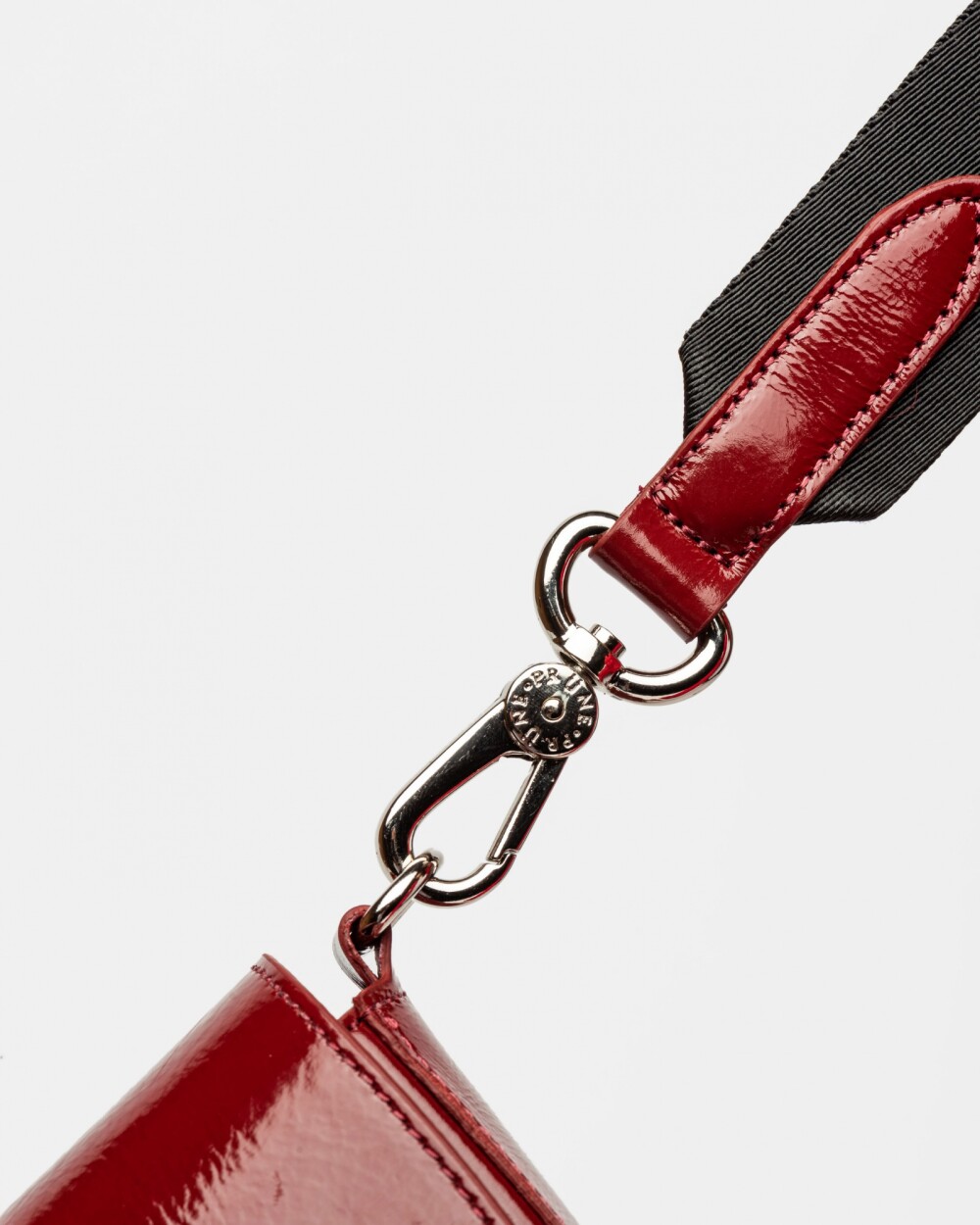 Mini Bag The Circle En Cuero Charol Arrugado Berry