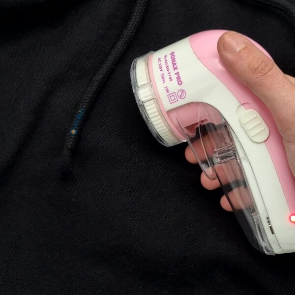Quita Pelusa Eléctrico Removedor Saca Polvo Buzo Prenda Ropa Variante Color Rosa