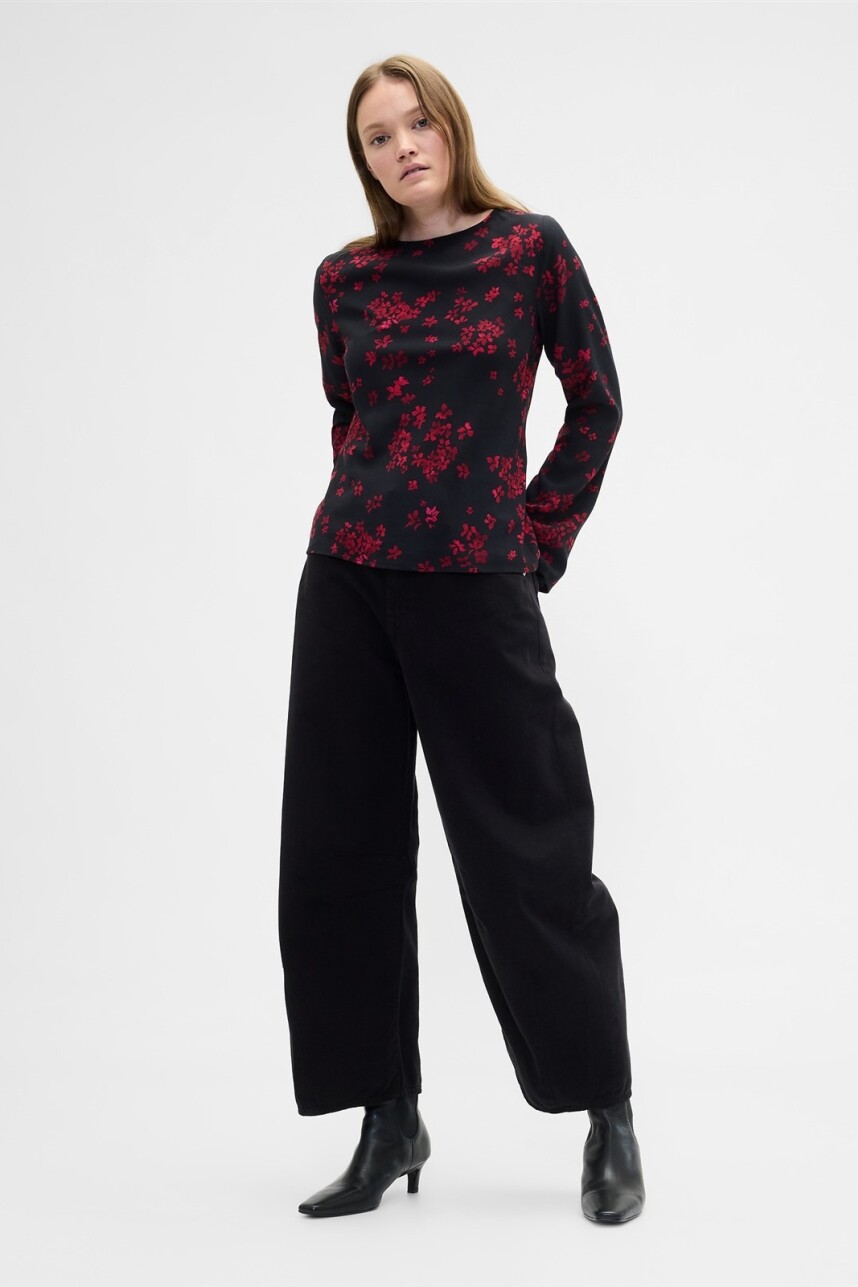 Remera Cuello Bote Mujer Black Red Floral