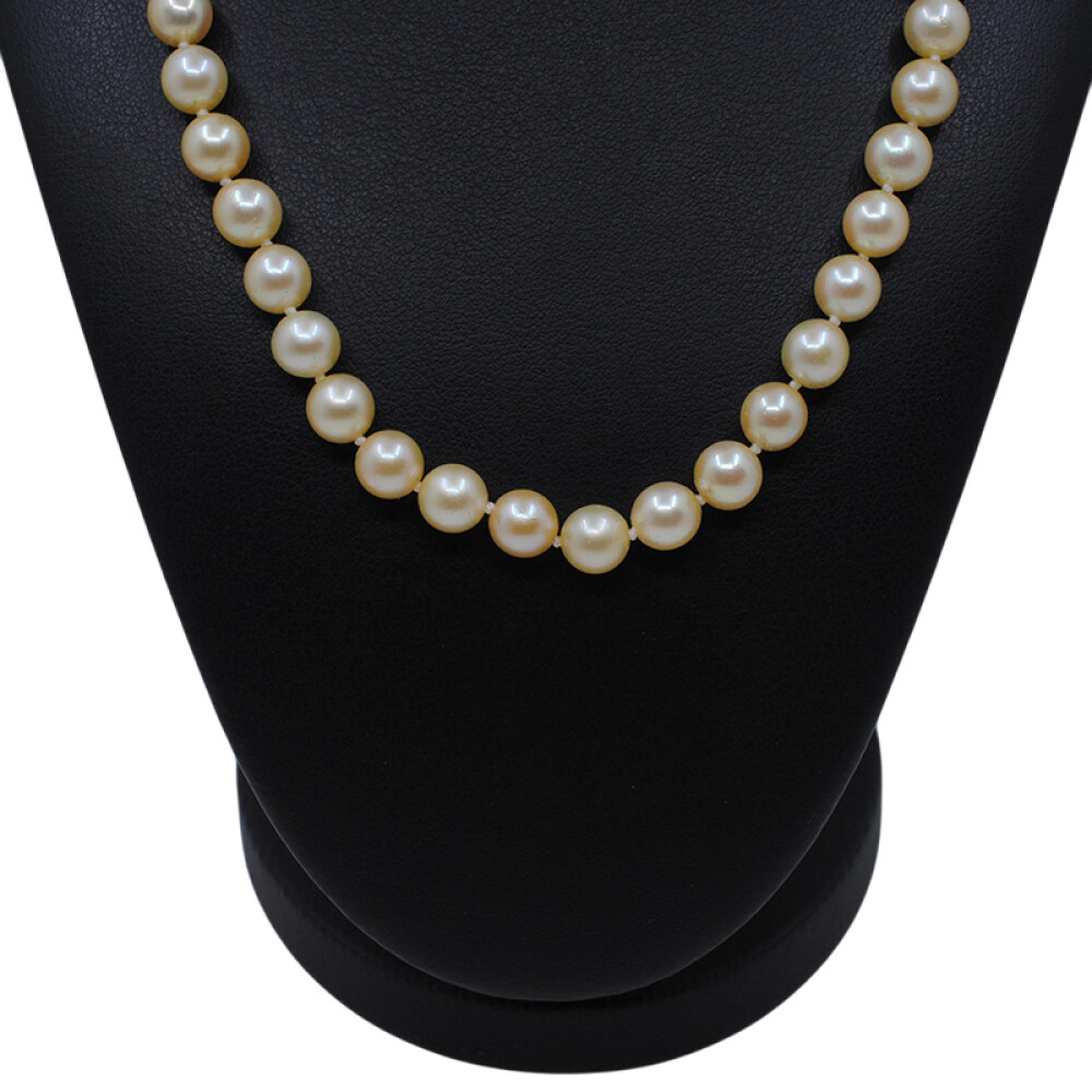 Collar de perlas de cultivo de 7 a 7,5 mm, con broche en oro 18k. Largo 44,cm Collar de perlas de cultivo de 7 a 7,5 mm, con broche en oro 18k. Largo 44,cm