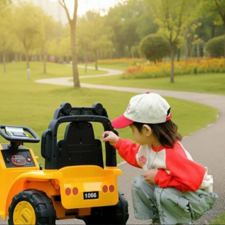 Auto a Batería Bebesit 6V Luces Sonidos USB AMARILLO