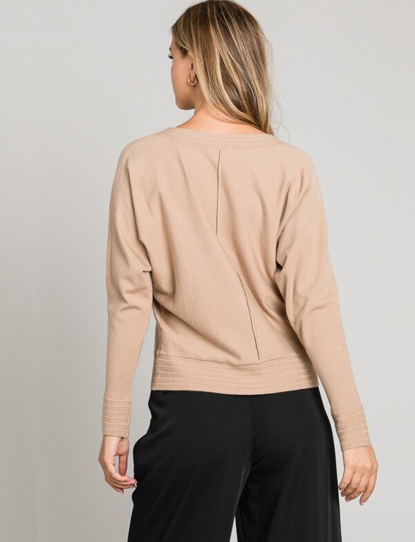 Buzo Tejido Fino Escote V Con Costura Central BEIGE
