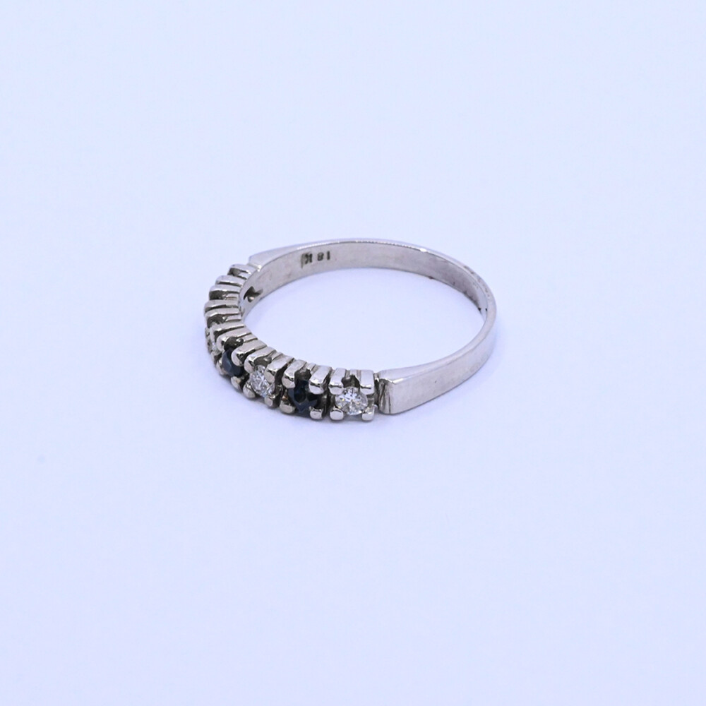 Anillo medio sin fin oro 18k blanco brillantes y zafiros. Anillo medio sin fin oro 18k blanco brillantes y zafiros.