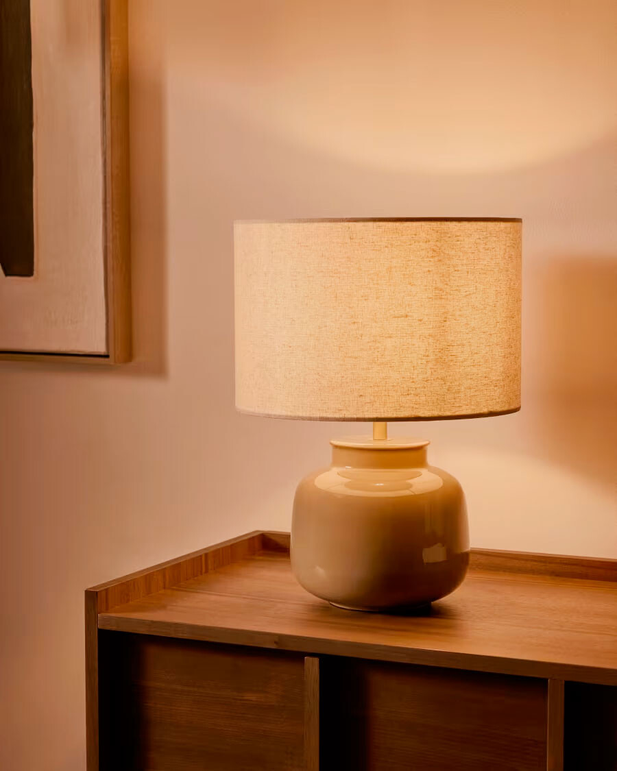 Lámpara de mesa Tay de cerámica verde y lino beige Lámpara de mesa Tay de cerámica verde y lino beige