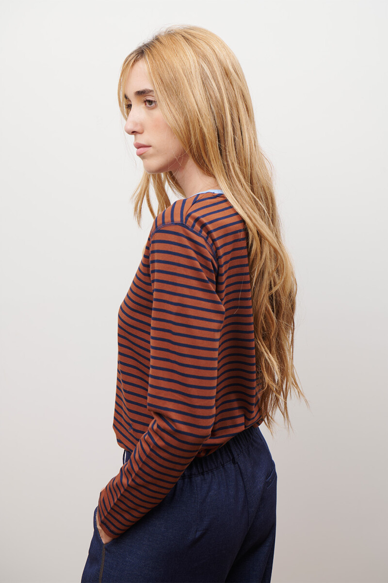 REMERA JAMIE CARAMELO