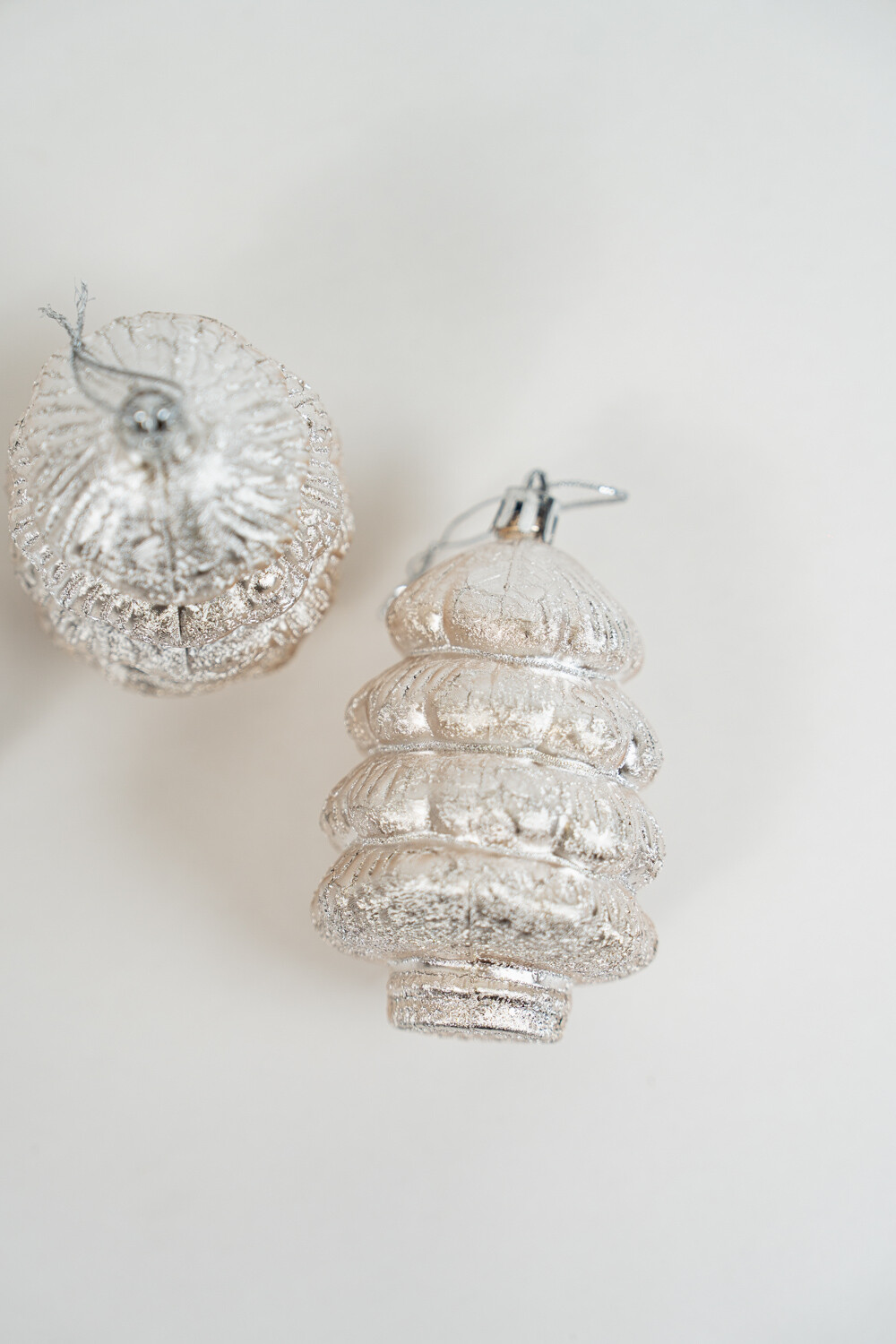 Colgante Esferas Piñas Oro, 4un. Color Unico