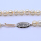 Collar perlas de cultivo y broche oro 18k 2 tonos con brillantes. Collar perlas de cultivo y broche oro 18k 2 tonos con brillantes.