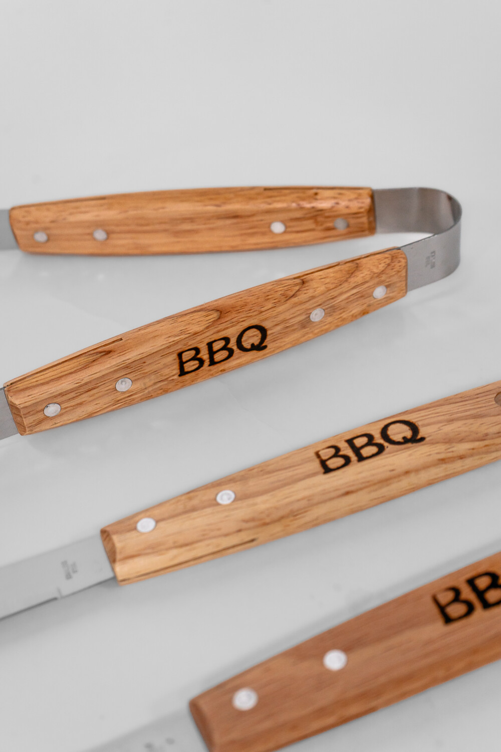 Accesorios Para Parrilla Set De 4 Piezas. Espátula, Tenedor, Cuc Color Unico