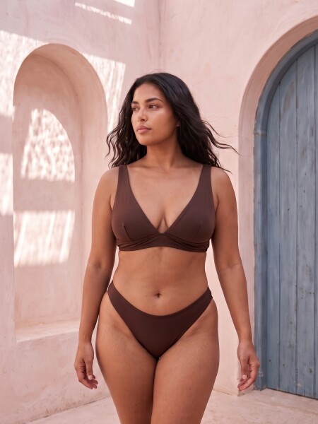 TOP HALTER MERI CON COPA REMOVIBLE CHOCOLATE