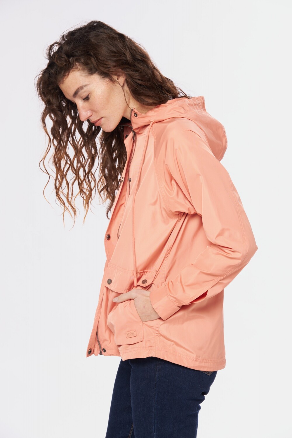 CAMPERA DE NYLON CON CAPUCHA Coral