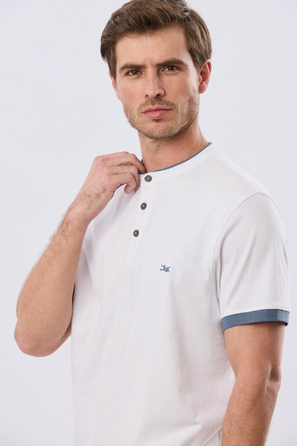 REMERA POLO CUELLO MAO Blanco
