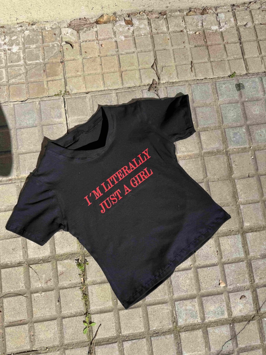 Remera con diseño estampada 