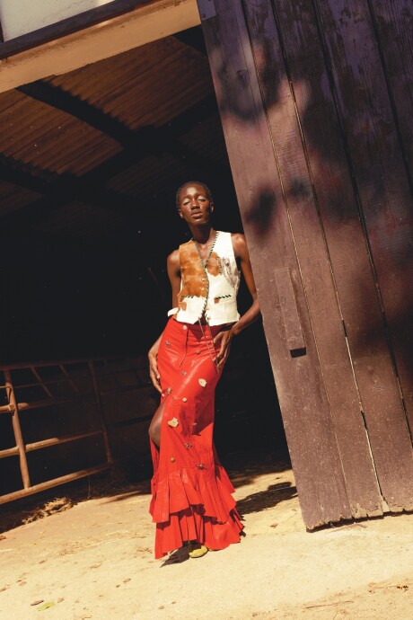 Multi Tachas Skirt Rojo