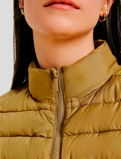 CHALECO PUFFER CON BOLSILLOS VERDE CLARO