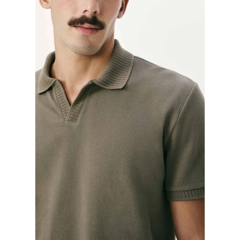 CAMISA POLO MM MASC OLIVA MEDIO