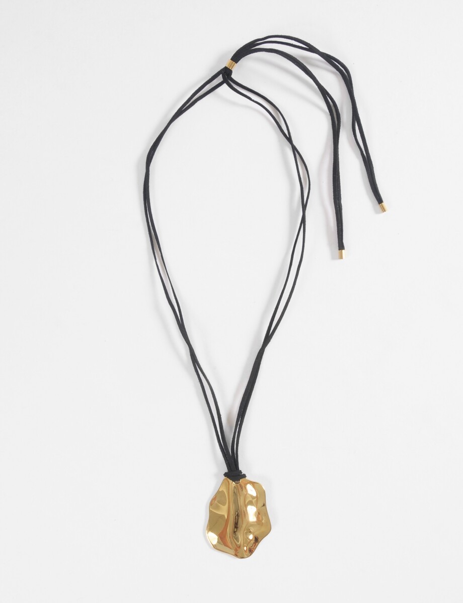 Collar con cordón y dijes de acero - dorado 