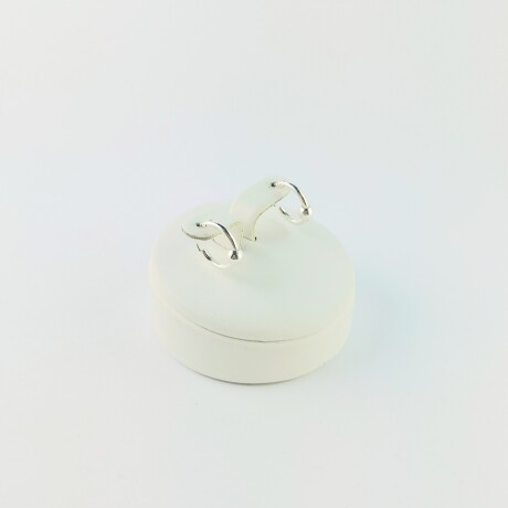 Par de aros de plata 925 con perla. Par de aros de plata 925 con perla.