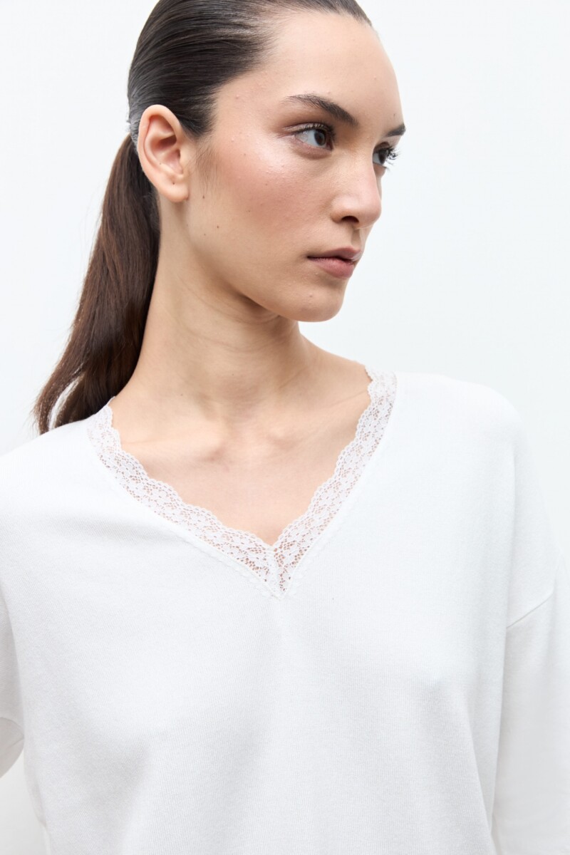 Sweater con encaje crudo