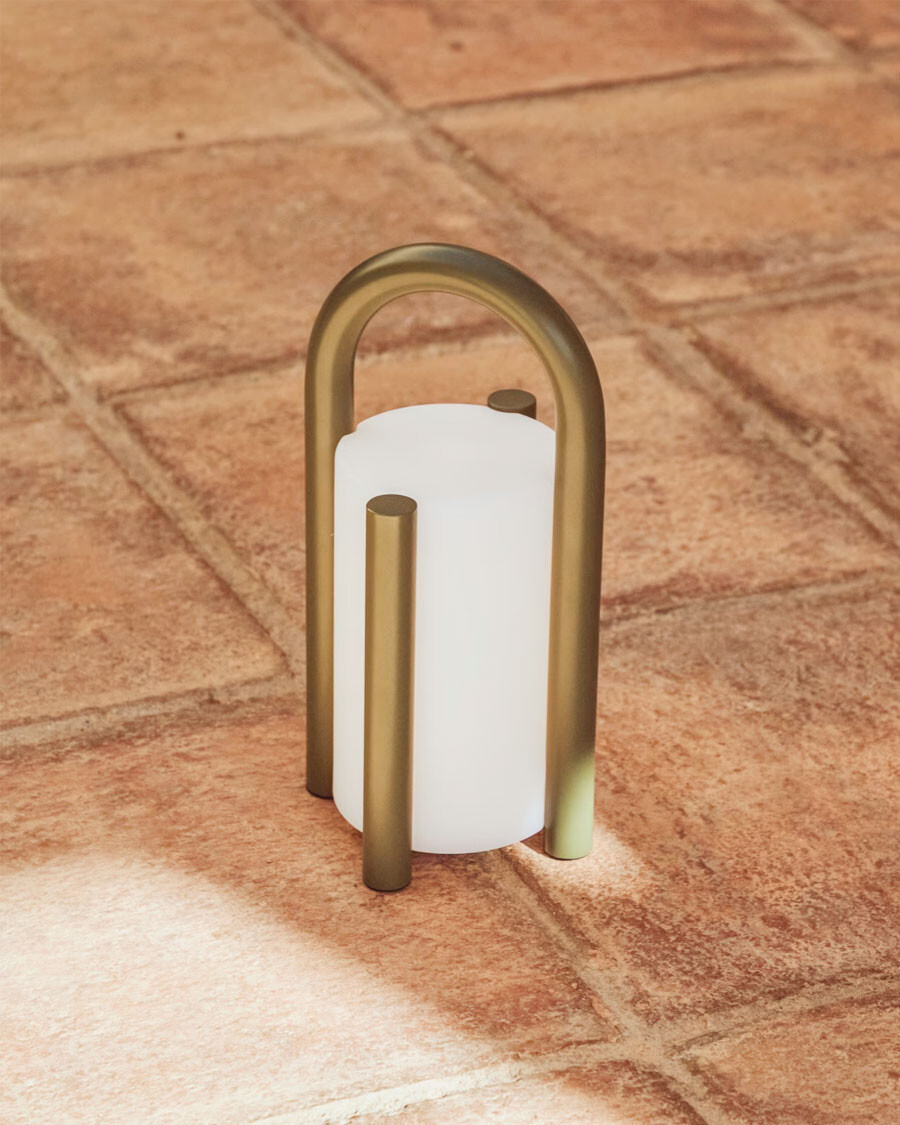 Lámpara de mesa pequeña portátil Leros de polietileno y acero verde Lámpara de mesa pequeña portátil Leros de polietileno y acero verde