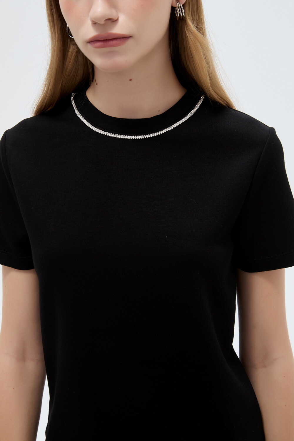 Remera Poit Negro