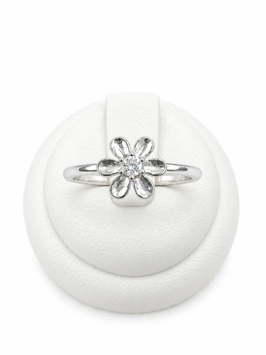 Anillo con flor al centro 