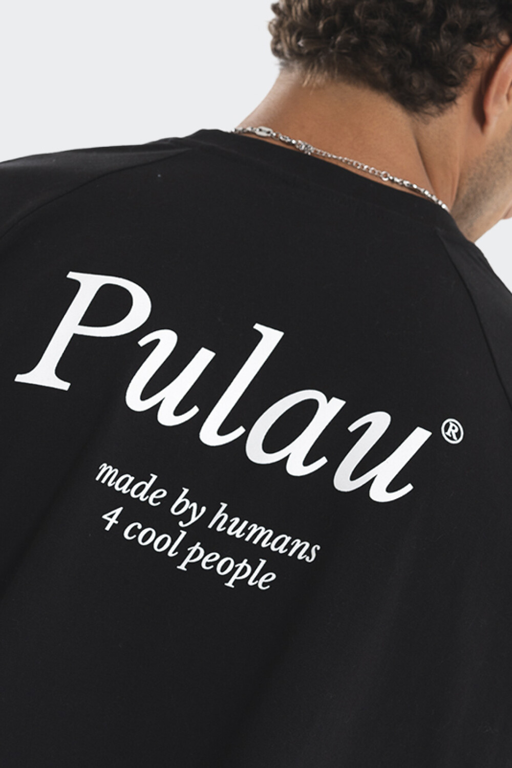 Remera Pulau Being Negro