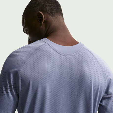 Remera Nike Dri-Fitadv Stride Nvlty Manga Corta de Hombre Morado