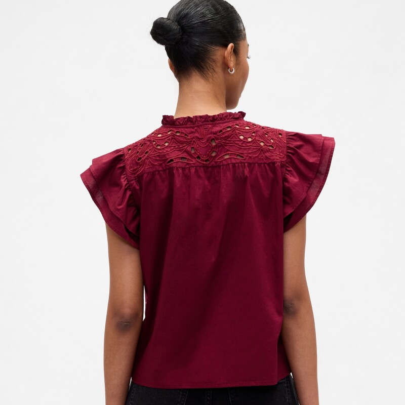 V-FLUTTER SLV EYELET YOKE TOP RED DELICIOUS