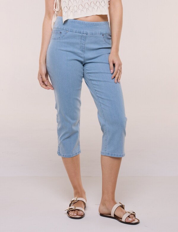 Capri Pull On Denim JEAN CLARO
