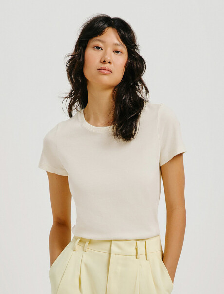 CAMISETA BÁSICA SLIM WORLD CREMA