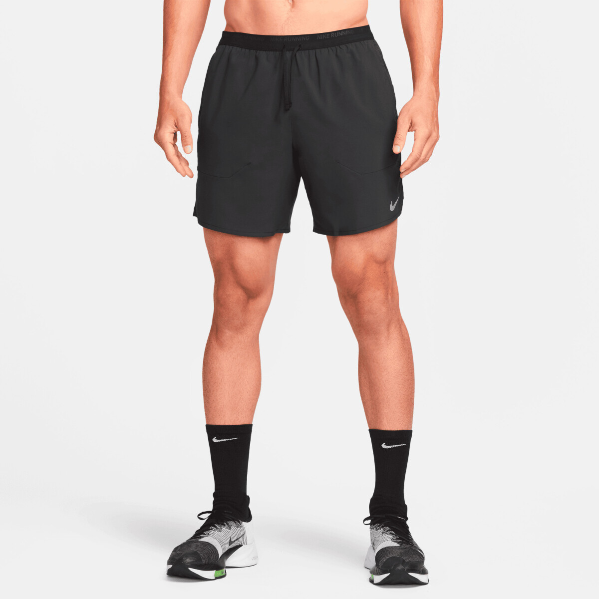 Pantalon Corto Nike Dri Fit Stride Shrt 7In de Hombre Negro La Cancha