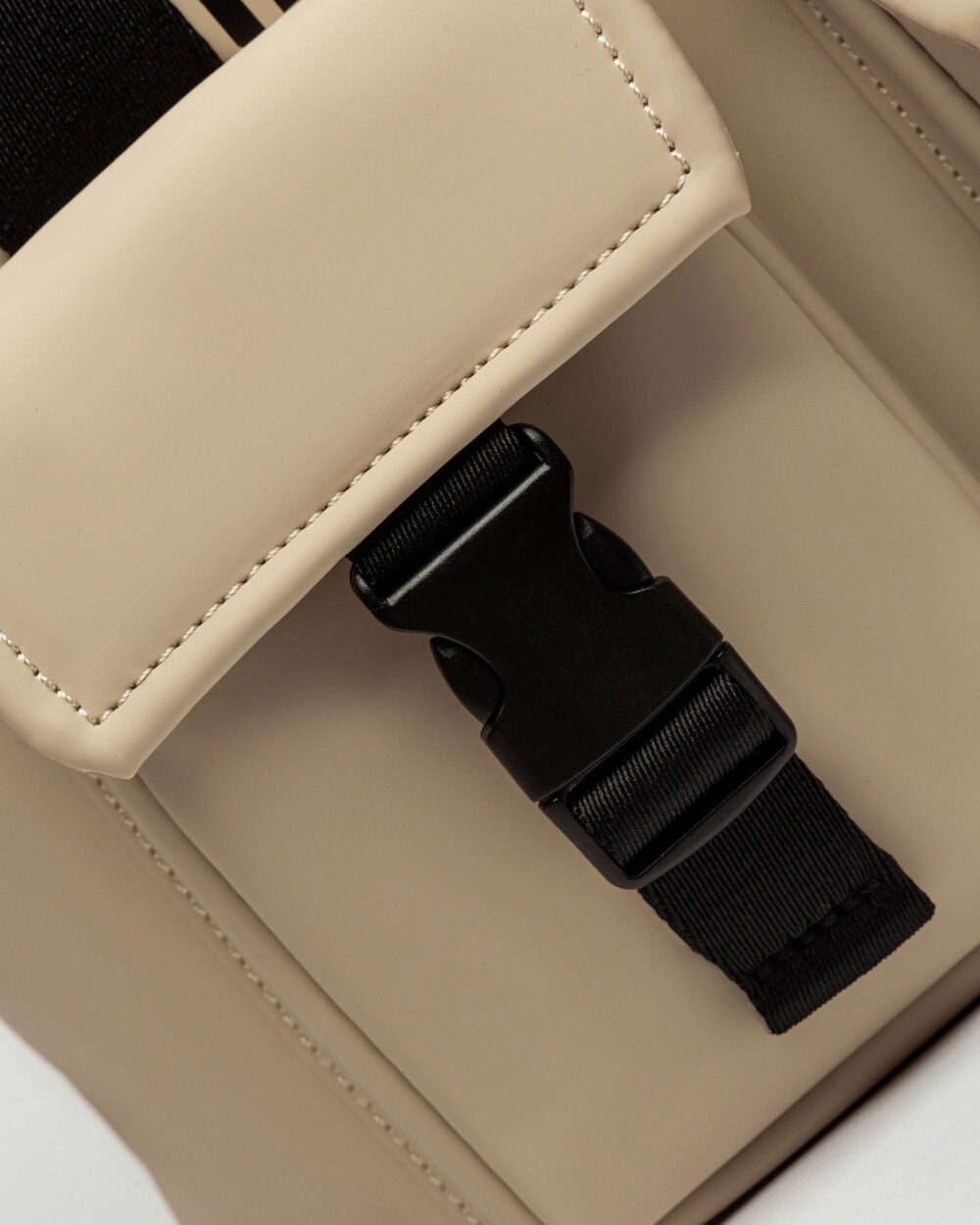 Bolso Daily en efecto cuero rubber Taupe