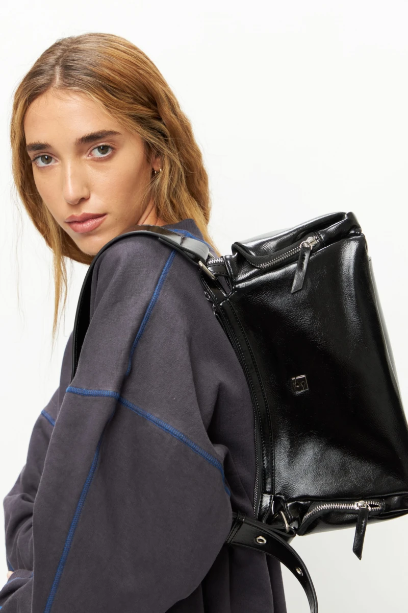 Cartera de hombro con bolsillos shinny negro