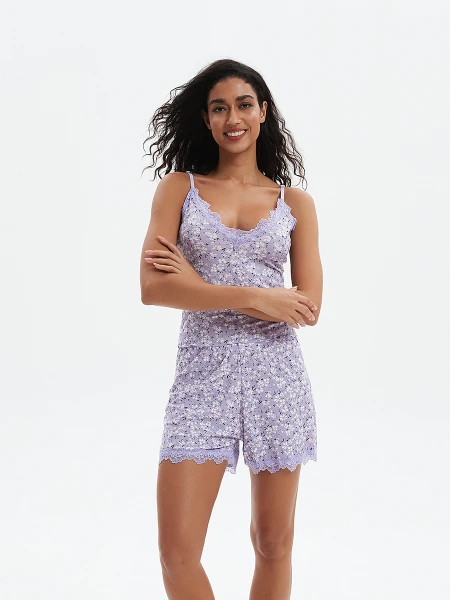 SHORT CON ENCAJE ESTAMPADO 1