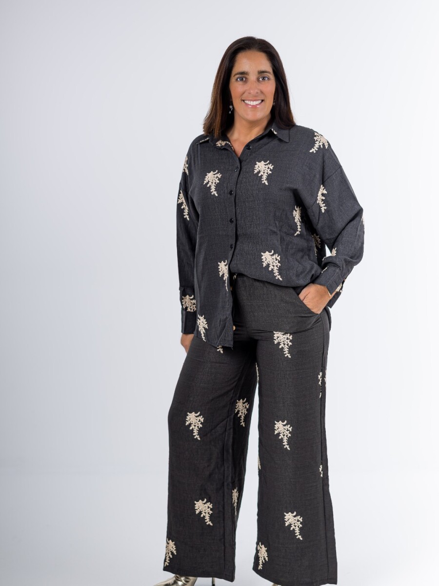 Conjunto negro bordado Importado de Turquía Conjunto negro bordado Importado de Turquía