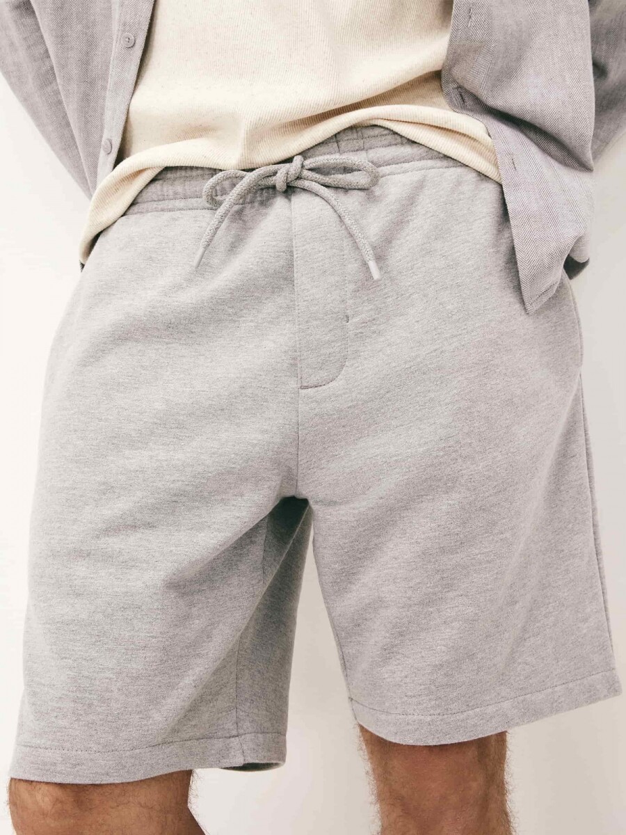BERMUDAS RECTAS DE FELPA - GRIS 