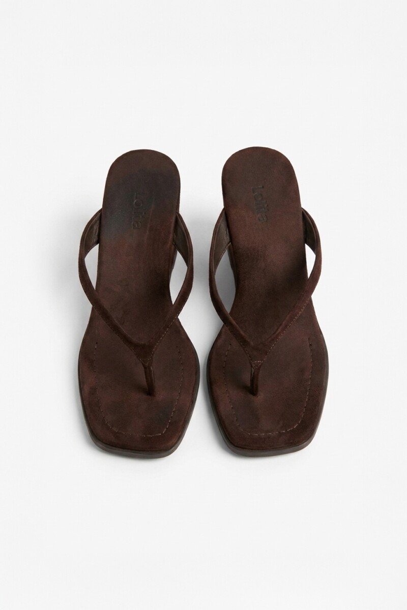 Sandalia cuero taco corrido chocolate