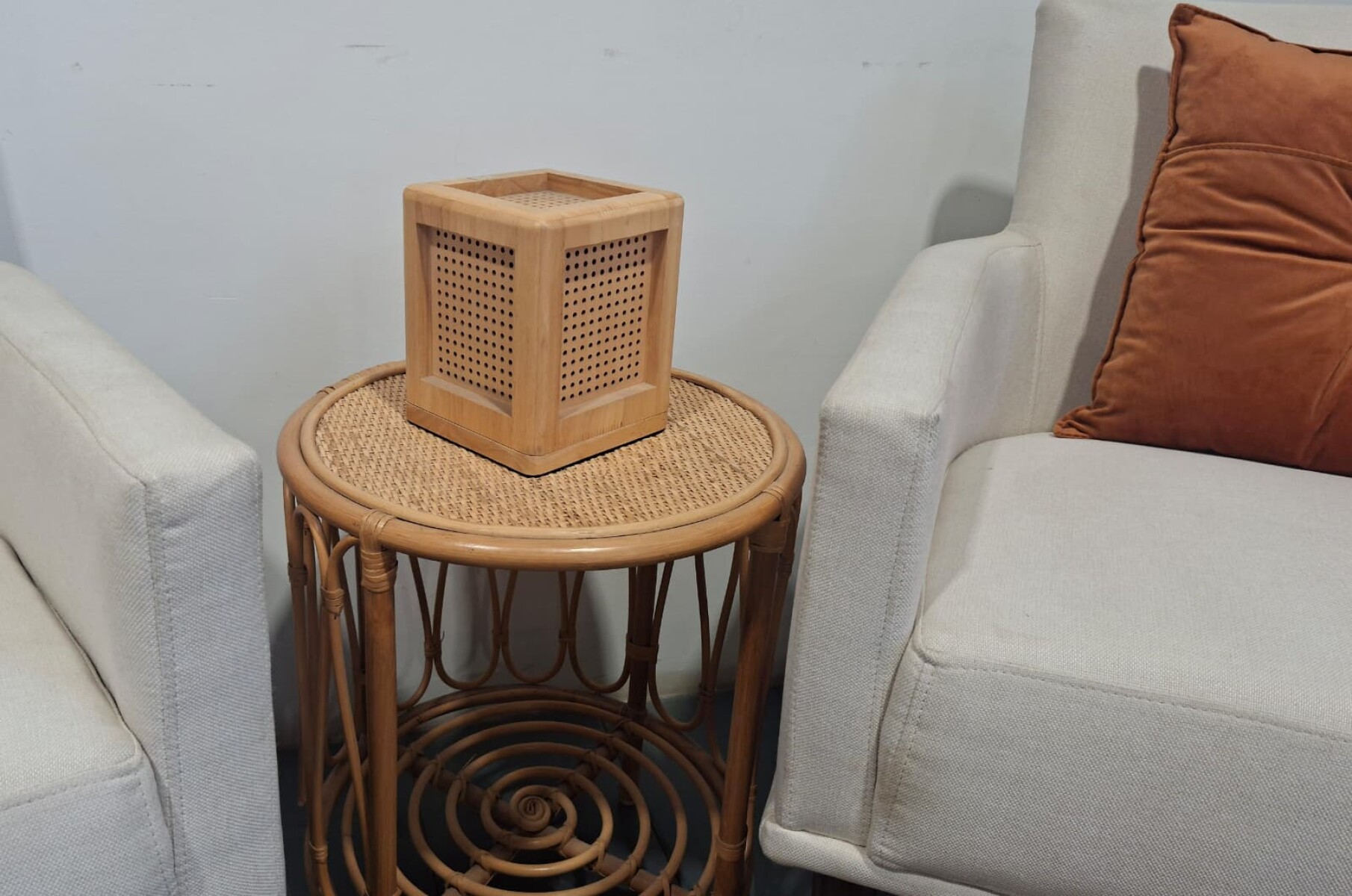 Lámpara portátil Cubo madera imantada 