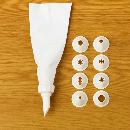 MANGA PARA REPOSTERIA CON 8 BOQUILLAS MANGA PARA REPOSTERIA CON 8 BOQUILLAS