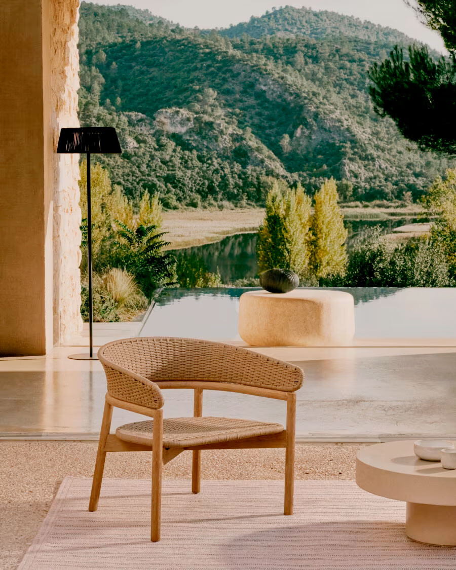 Sillón Arinella de madera maciza de acacia acabado tono natural y cuerda beige FSC 100% Sillón Arinella de madera maciza de acacia acabado tono natural y cuerda beige FSC 100%