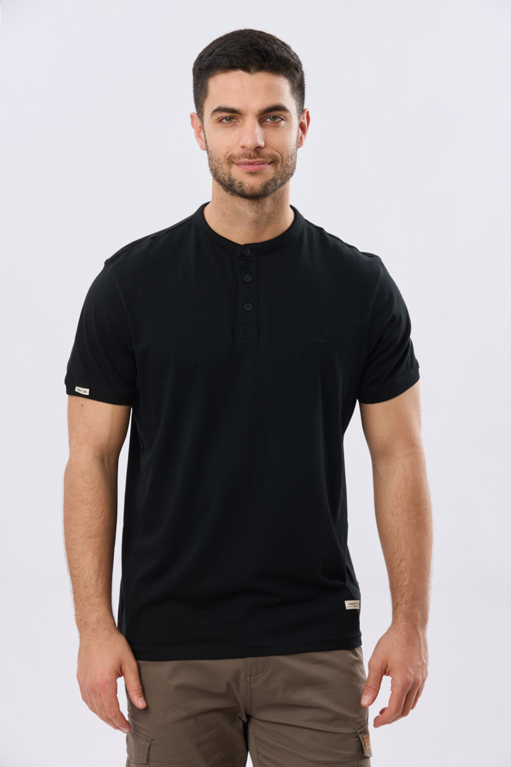 REMERA POLO CUELLO MAO Negro