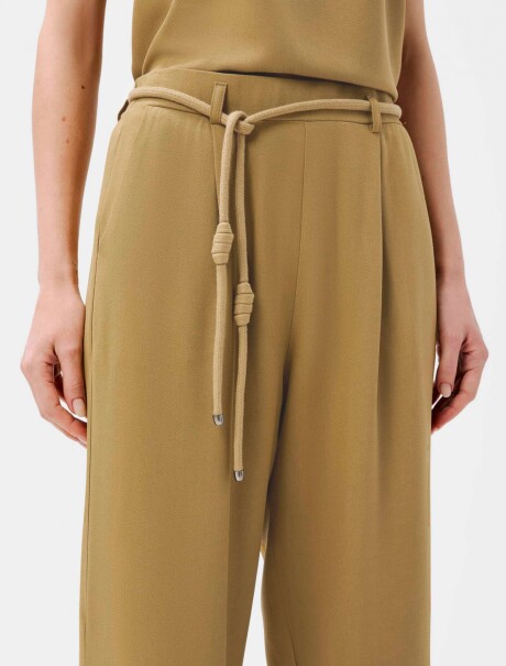 PANTALONES RECTOS CON CINTURÓN MARRON