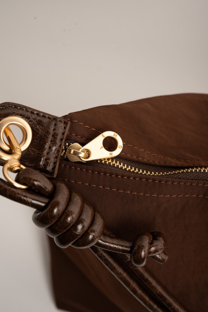 Cartera Con Charm Chocolate