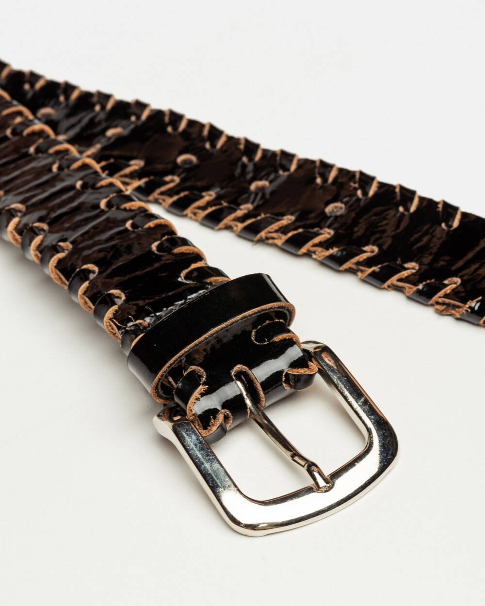 Cinturón The Braided en cuero charol arrugado Negro
